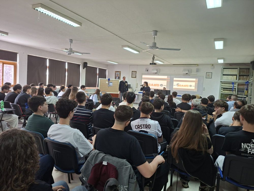 Gli studenti dell’ I.T.E.S.“A. Fraccacreta” incontrano  la Polizia Stradale per il progetto ICARO 26